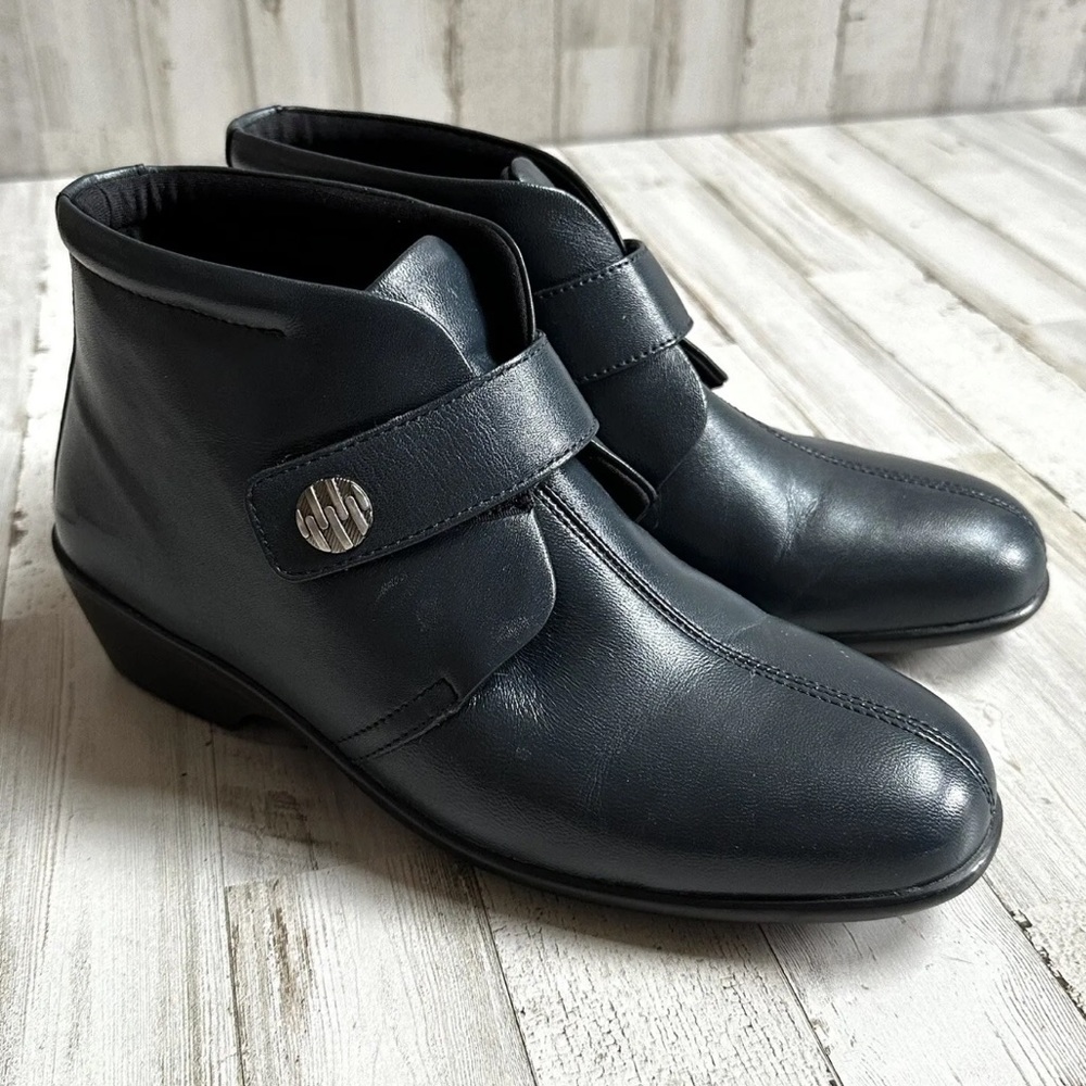 Women's Pavers Shoes Size
Euro 38